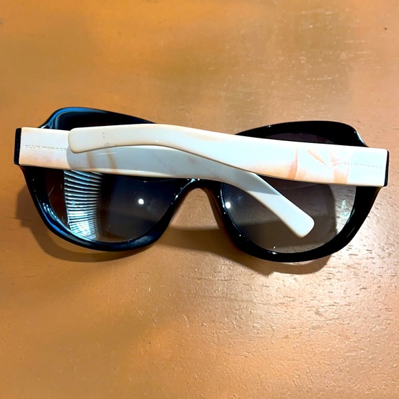 Club Monaco - Picture 2 of 7